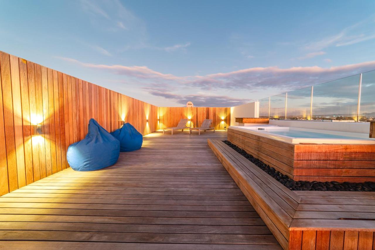 Penthouse 13 - One Bay Residence With Private Rooftop Terrace And Dip In Pool Pereybere Beach Exterior photo