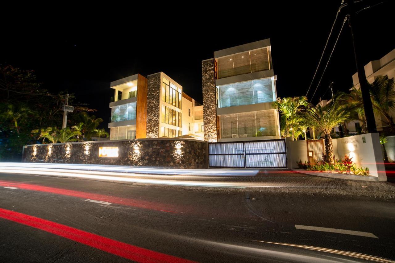 Penthouse 13 - One Bay Residence With Private Rooftop Terrace And Dip In Pool Pereybere Beach Exterior photo
